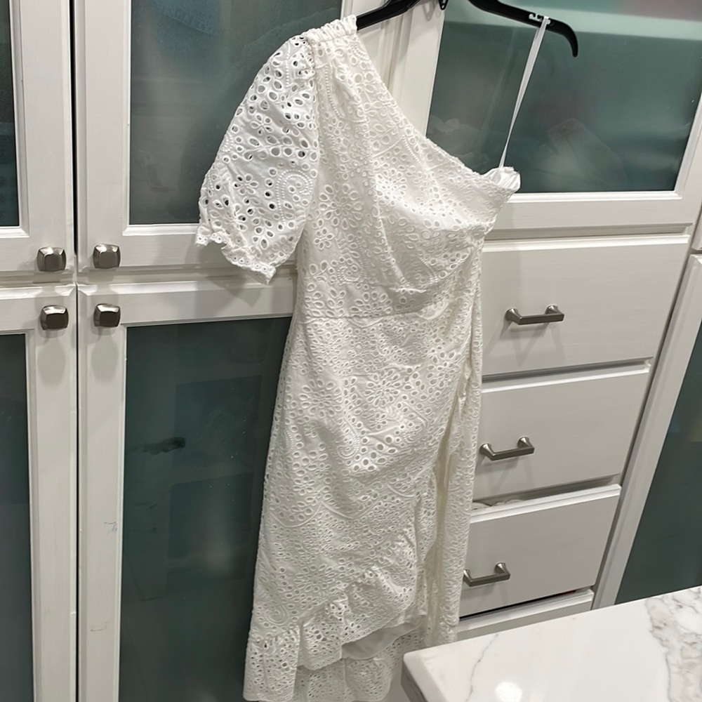 Gianni Bini white dress